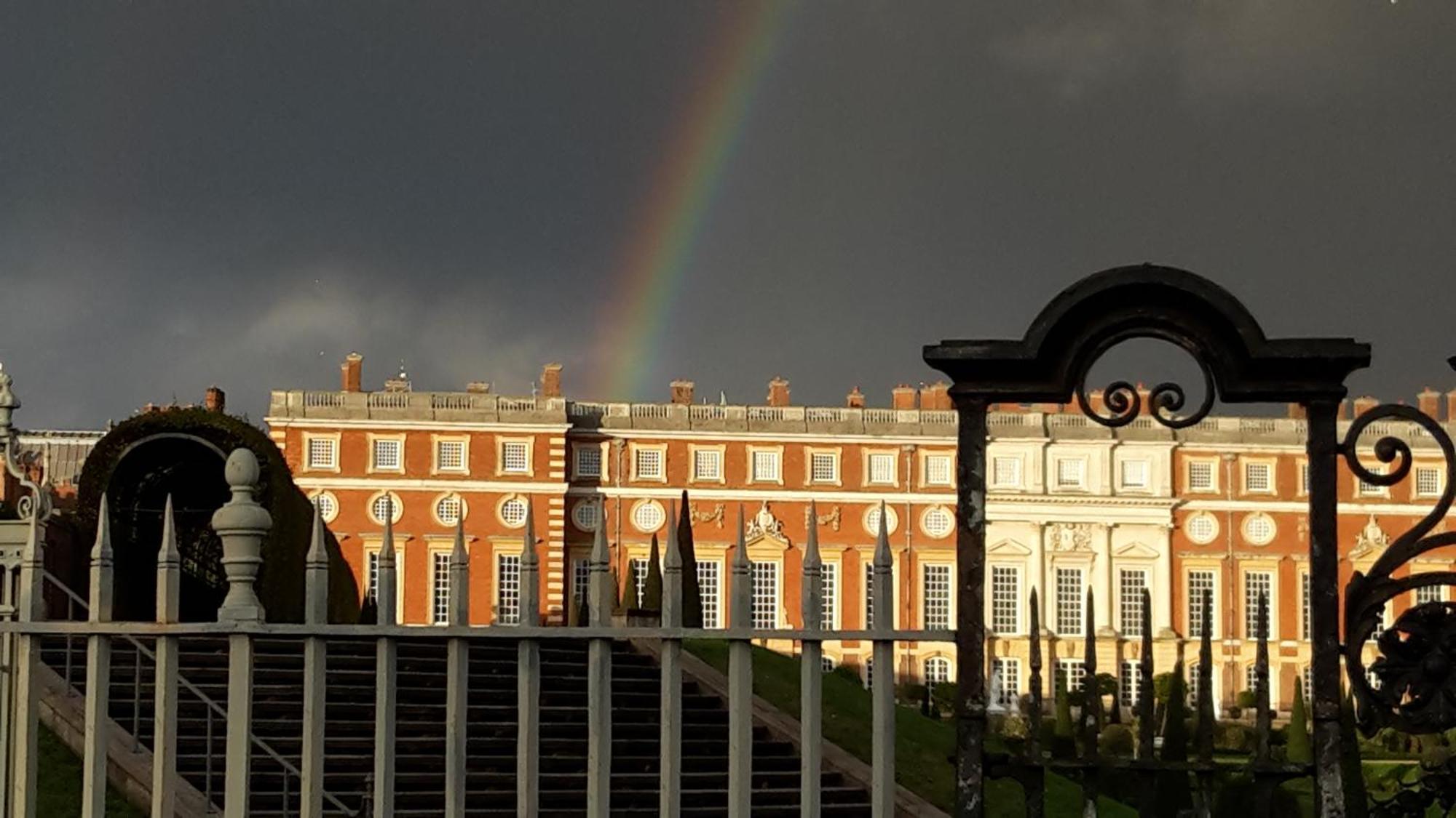 Hampton Court Snug Walk To Train & Palace Ист-Молси Экстерьер фото